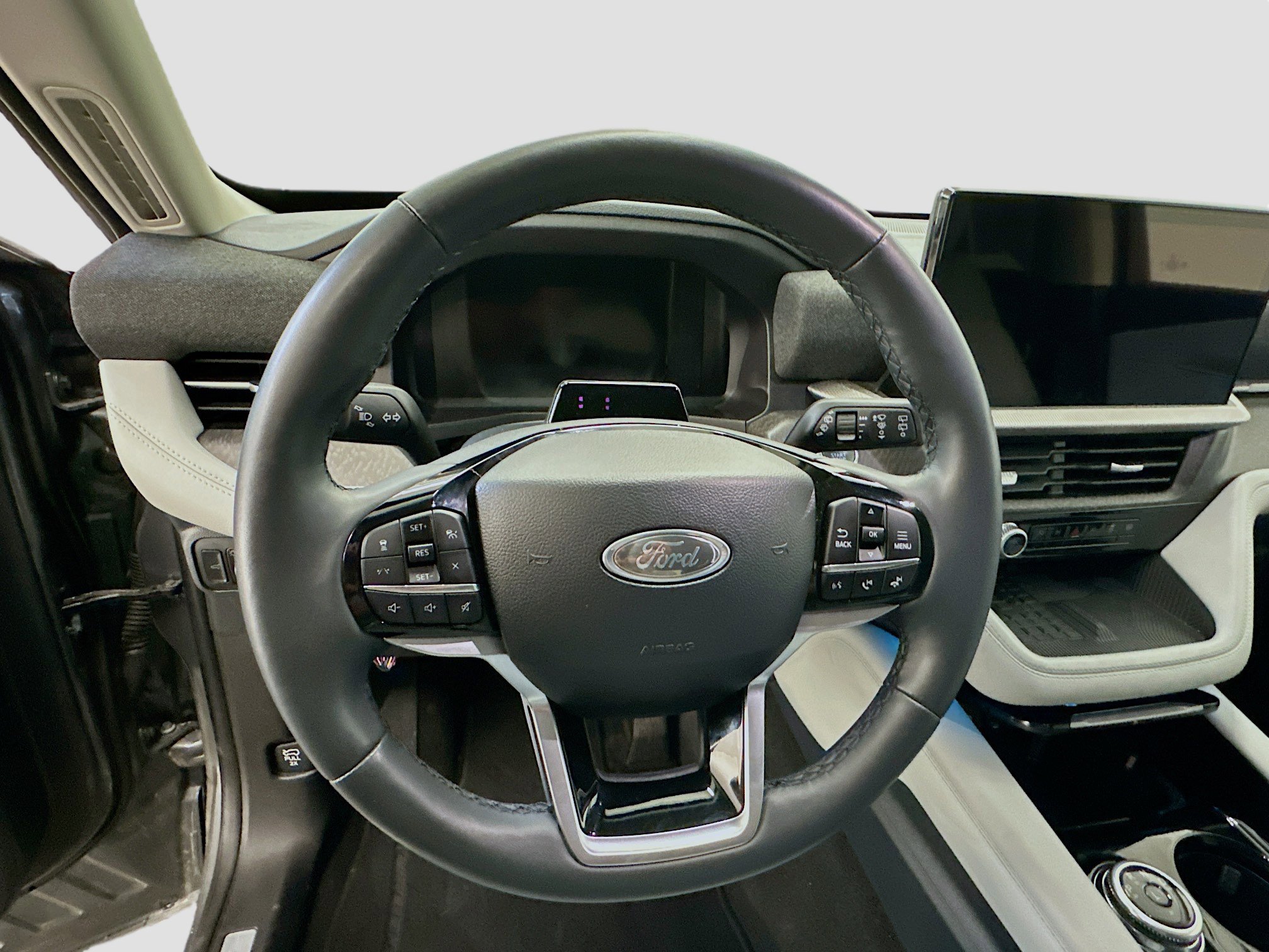 Used 2025 Ford Explorer Platinum w/ LUX Leather Package image 18