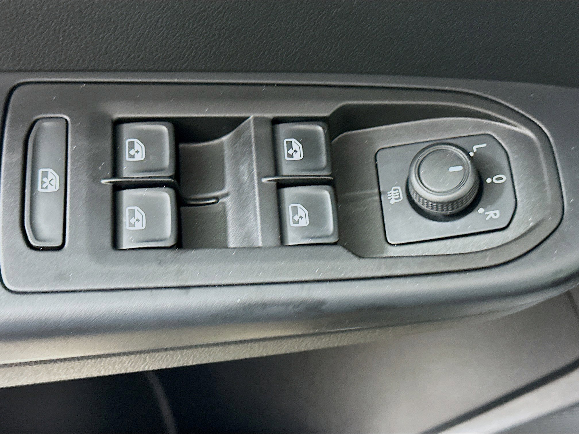 Used 2023 Volkswagen Taos SE w/ Panoramic Sunroof Package FWD image 15