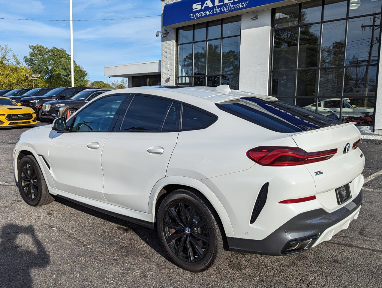 Used 2023 BMW X6 M50i w/ Executive Package image 10