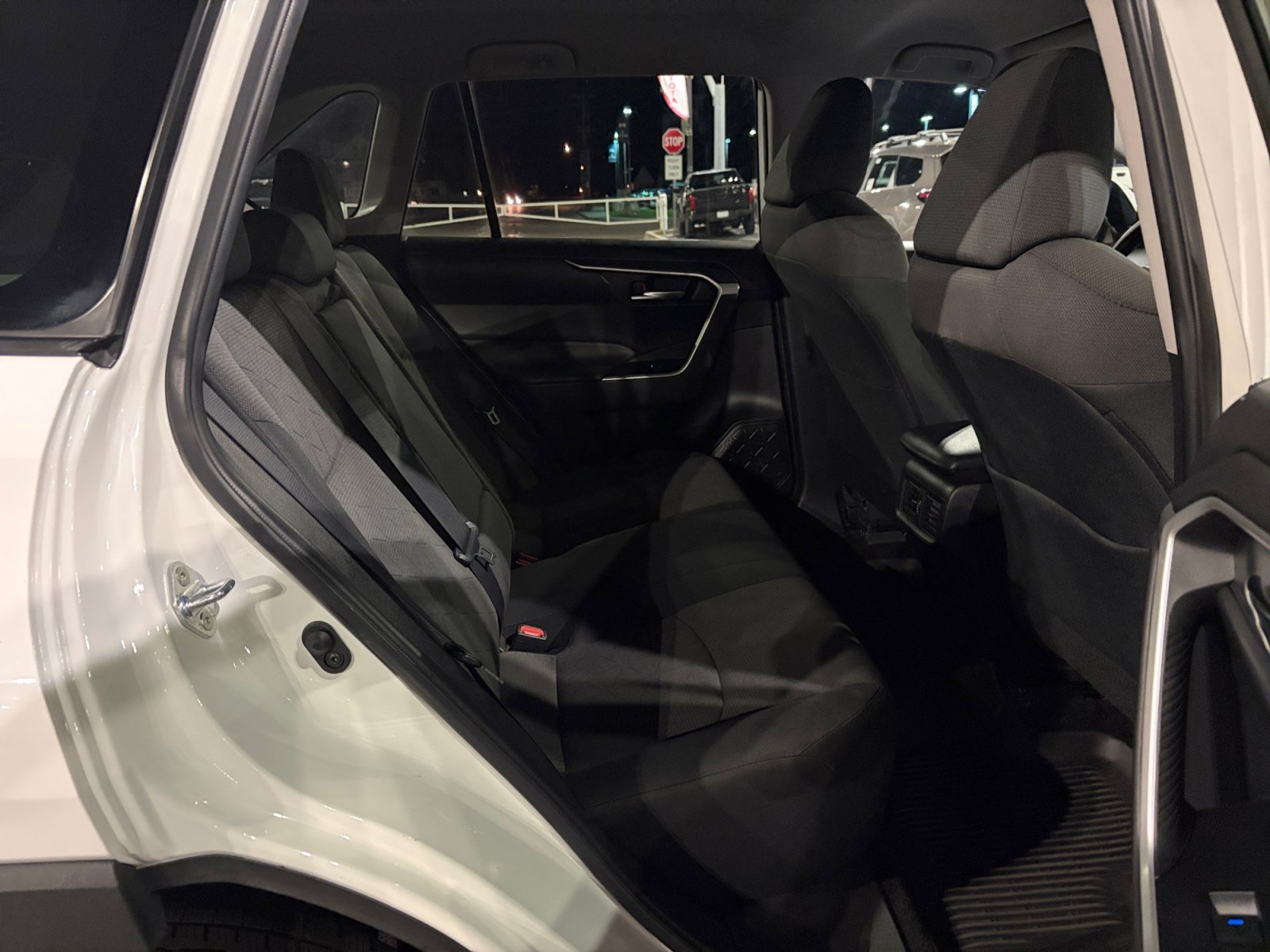 Used 2022 Toyota RAV4 XLE AWD/4WD image 27