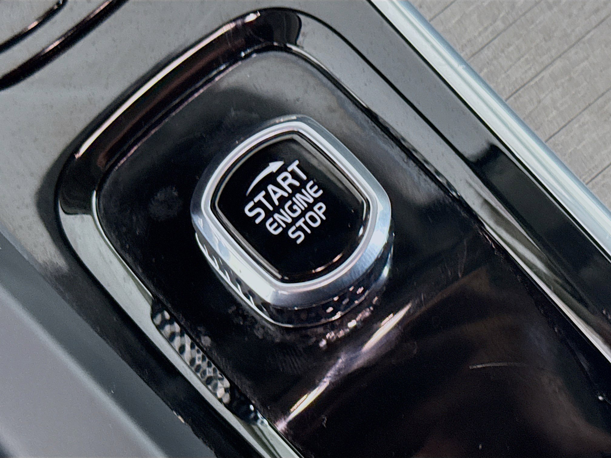 Used 2025 Volvo XC60 B5 Plus image 21