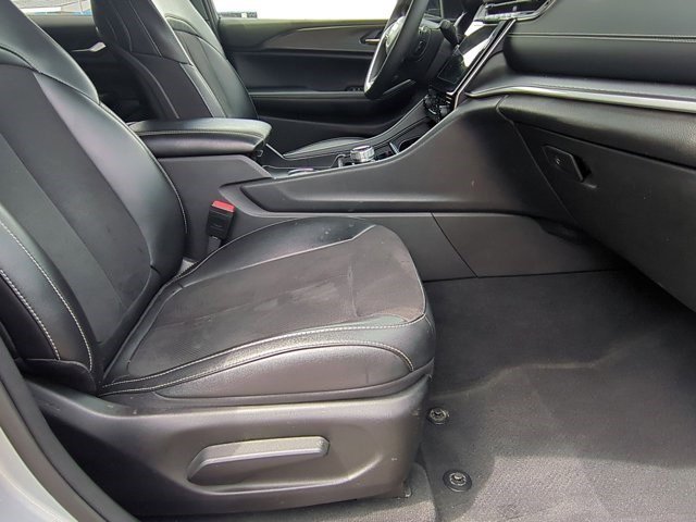 Used 2024 Jeep Grand Cherokee Altitude image 27