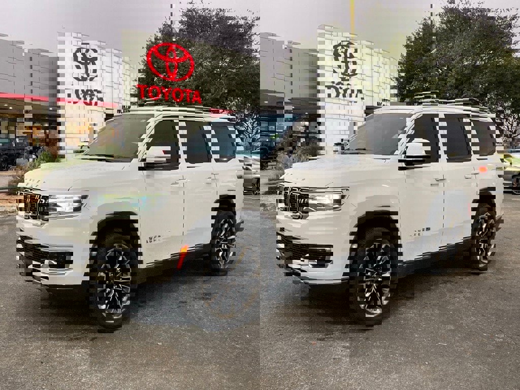 Used 2022 Jeep Wagoneer Series III w/ Premium Group I image 1