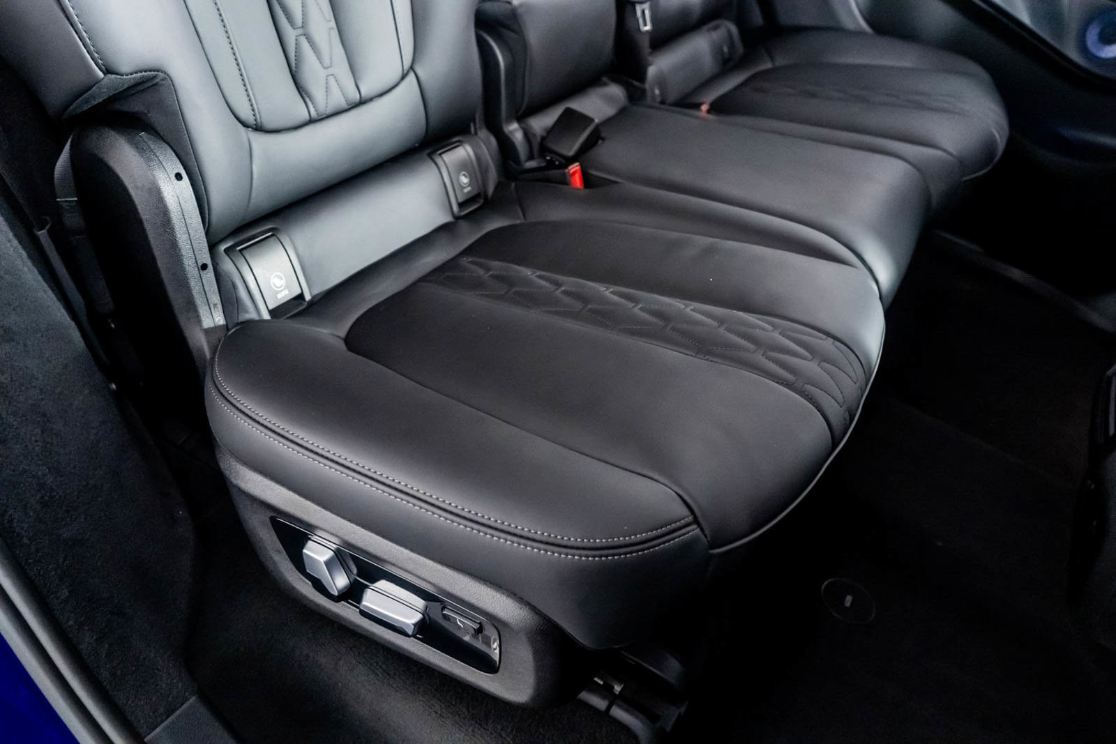 Used 2024 BMW X7 M60i w/ Premium Package image 49