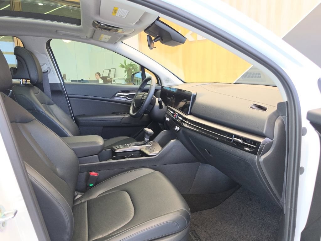 Certified 2026 Kia Sportage EX w/ EX Panorama Roof Package AWD/4WD image 52
