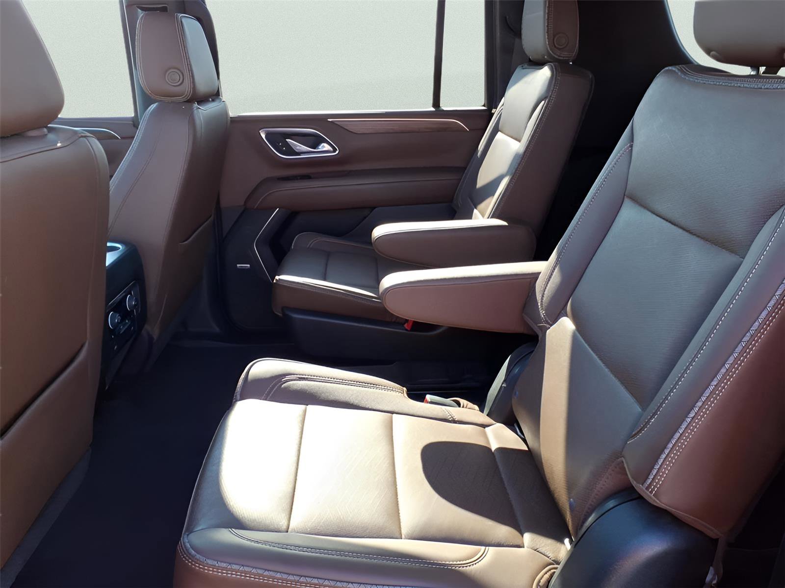 Used 2021 Chevrolet Suburban High Country w/ Premium Package image 26