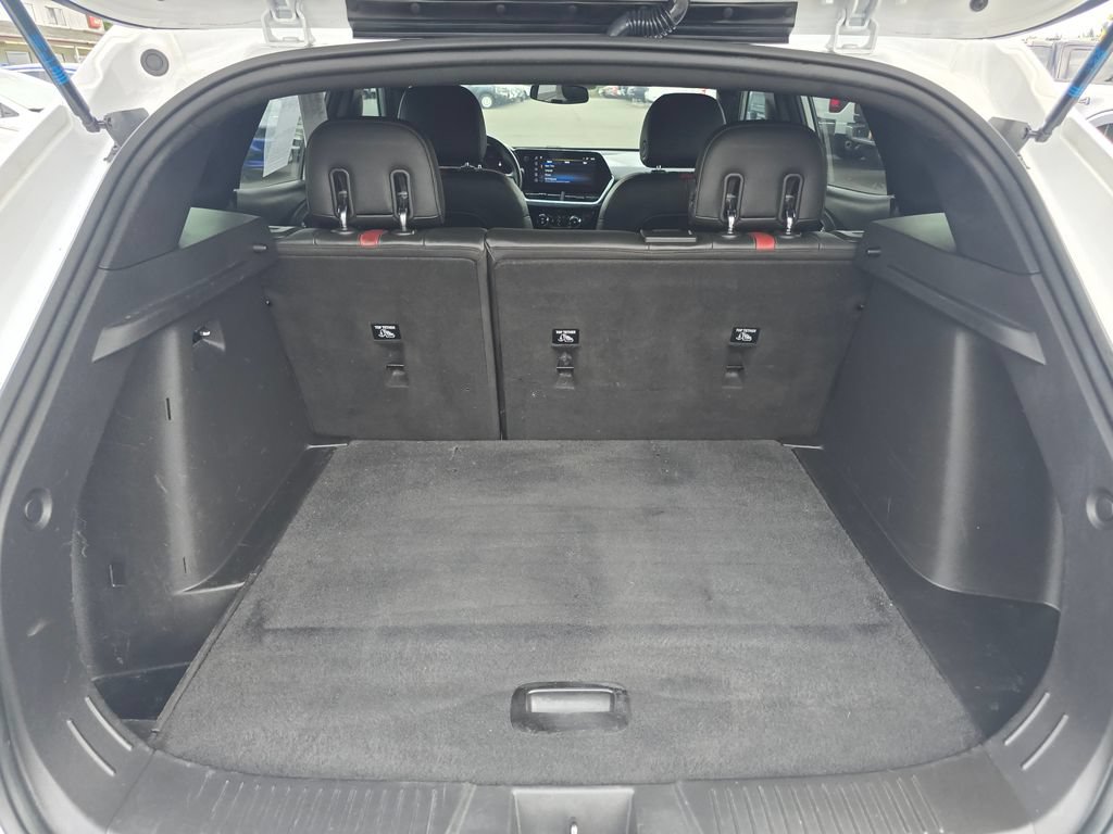 Used 2025 Chevrolet Trax RS w/ Sunroof Package FWD image 14