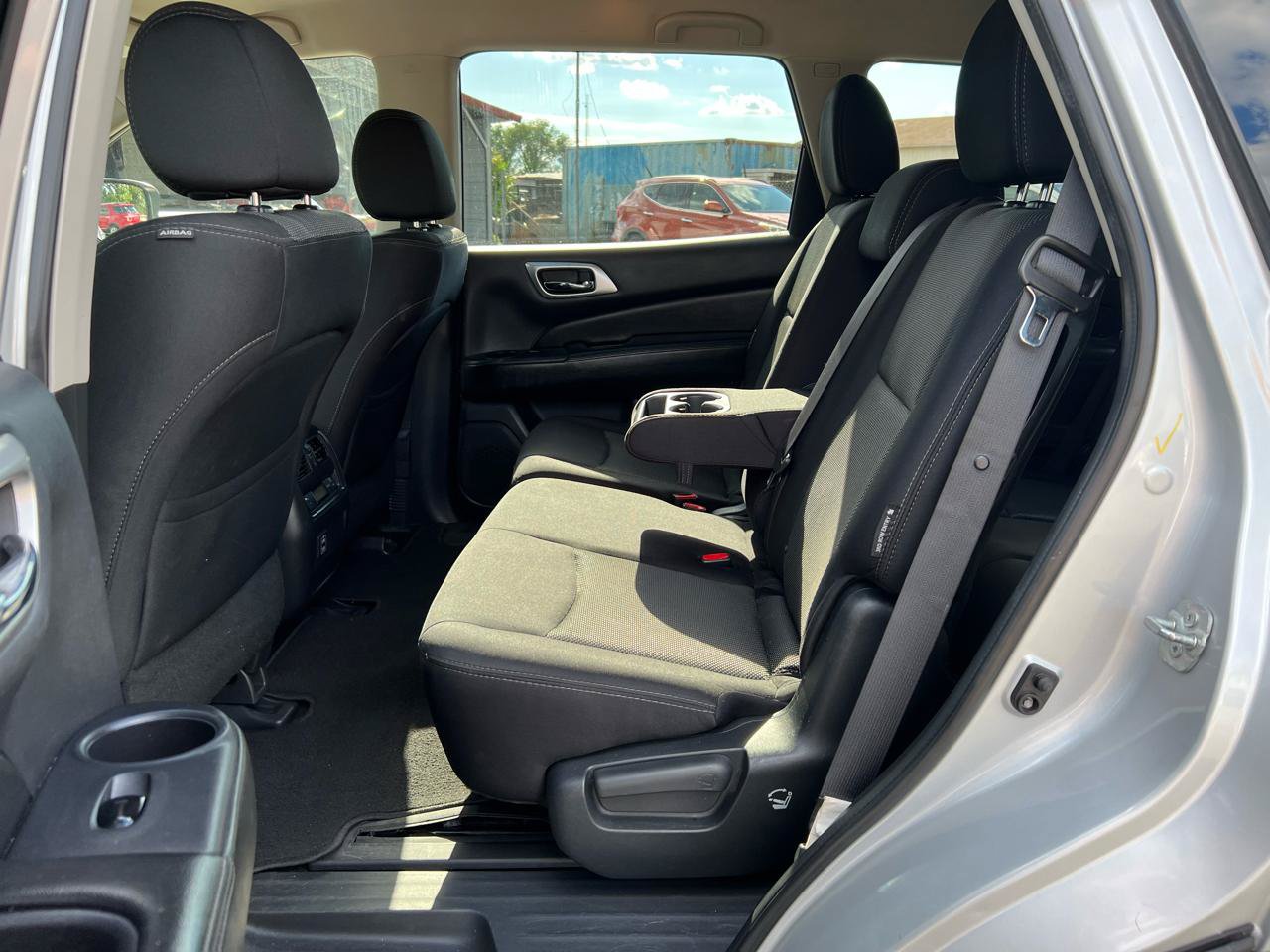 Used 2018 Nissan Pathfinder SV AWD/4WD image 21