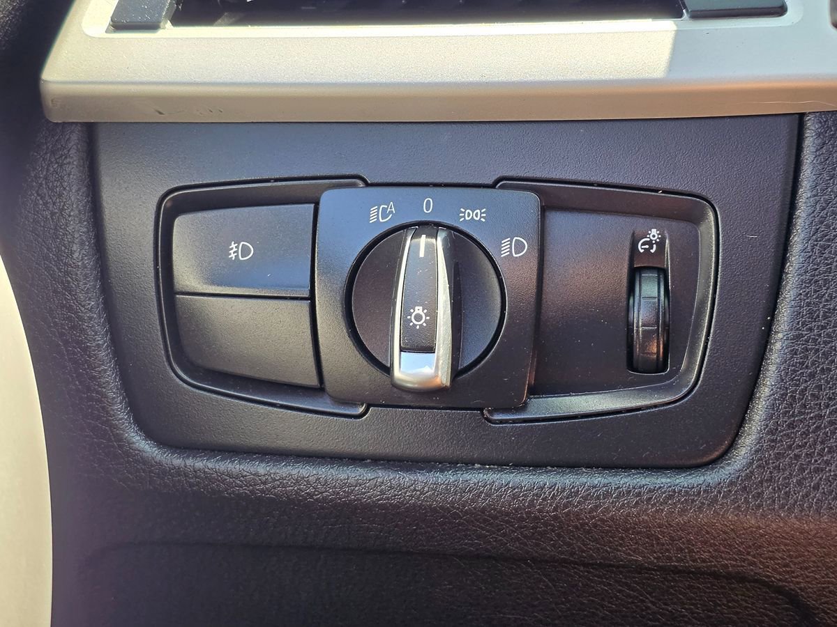 Used 2013 BMW 320i Sedan RWD image 39