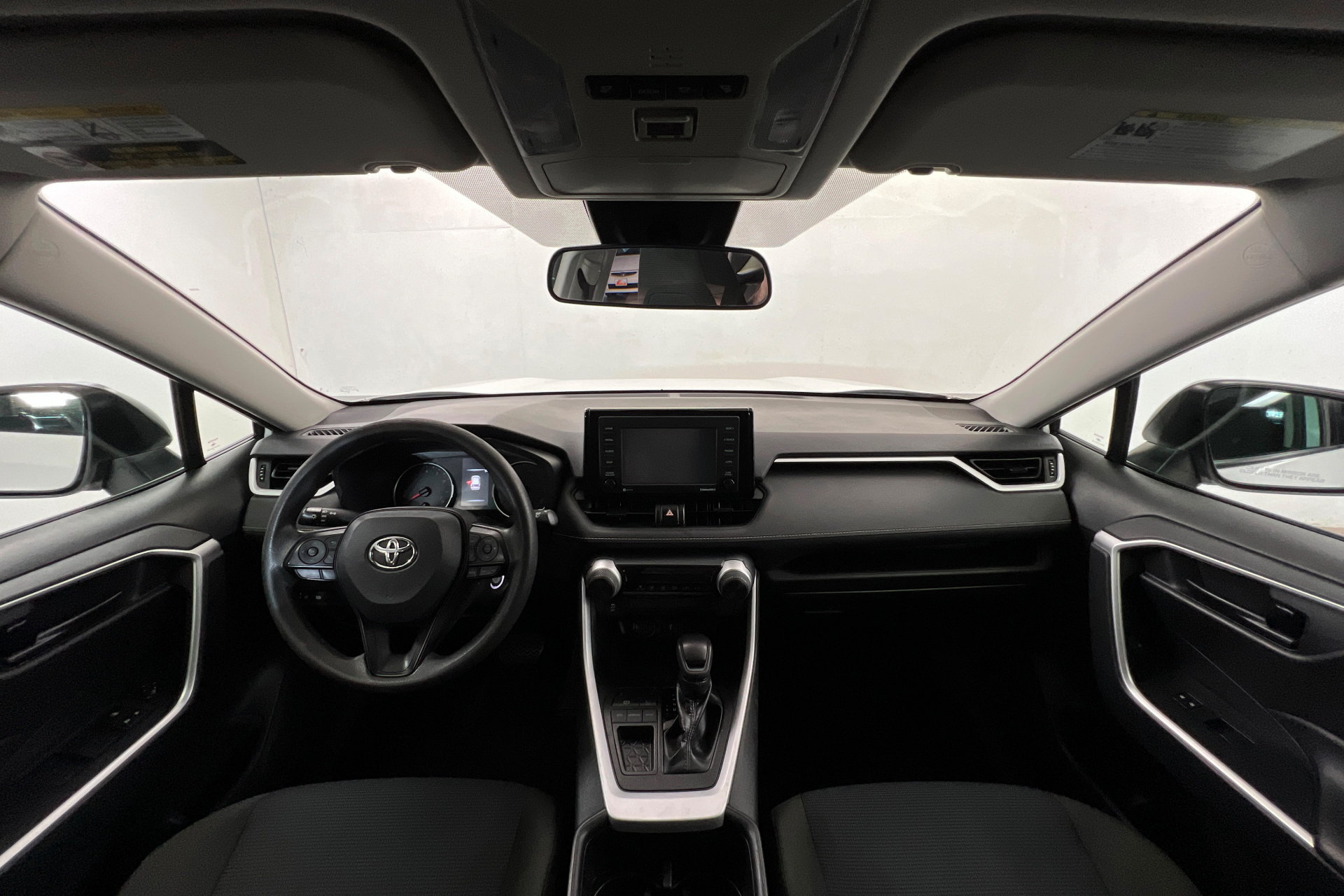 Used 2022 Toyota RAV4 LE FWD image 10