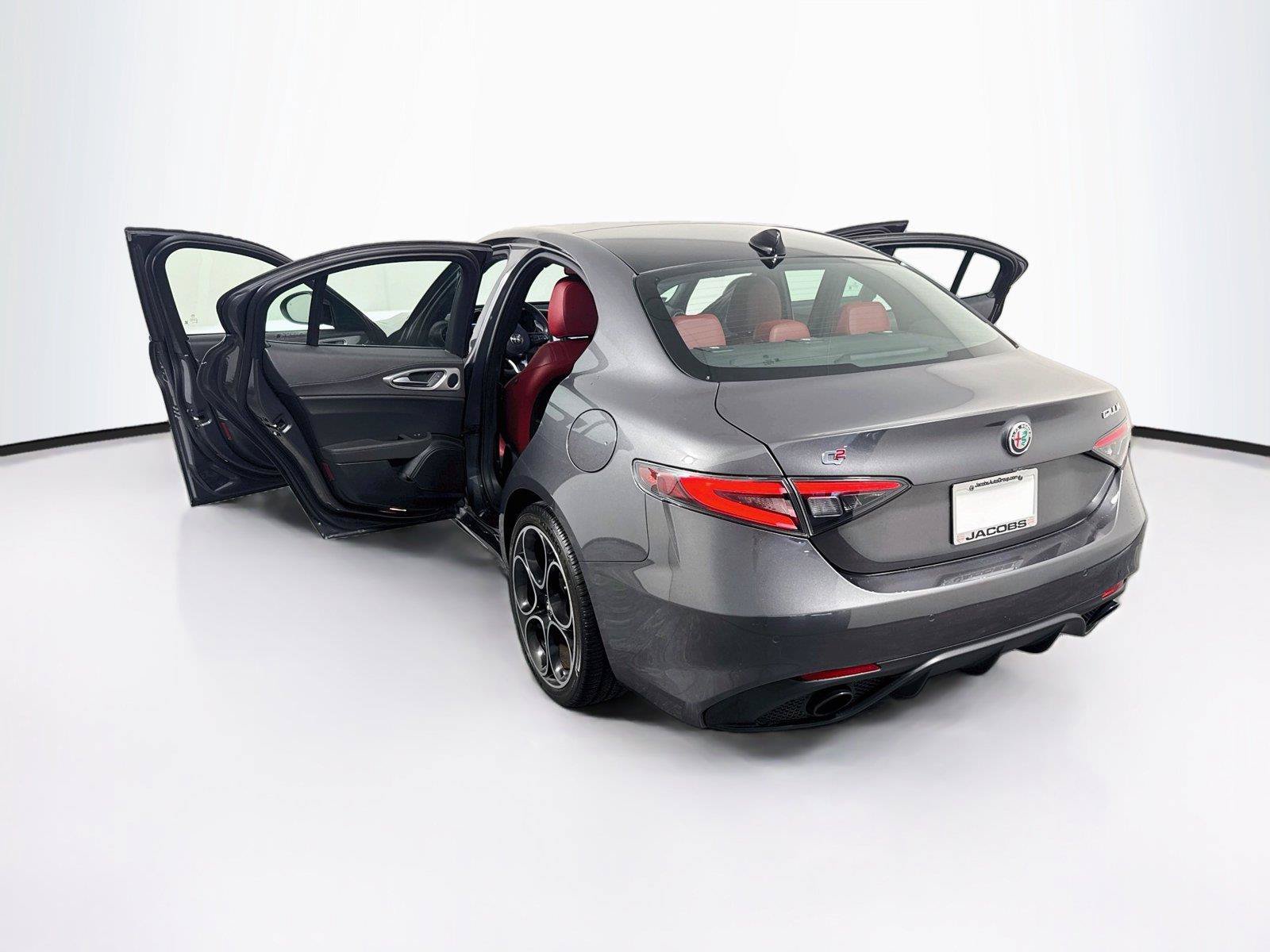 Used 2024 Alfa Romeo Giulia Veloce RWD image 43