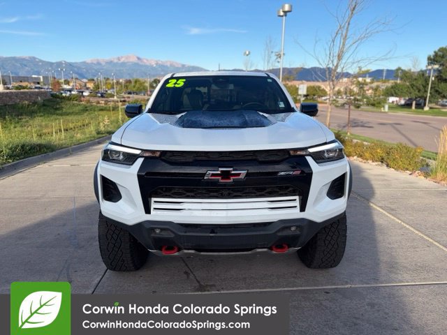 Used 2025 Chevrolet Colorado ZR2 w/ Technology Package AWD/4WD image 5
