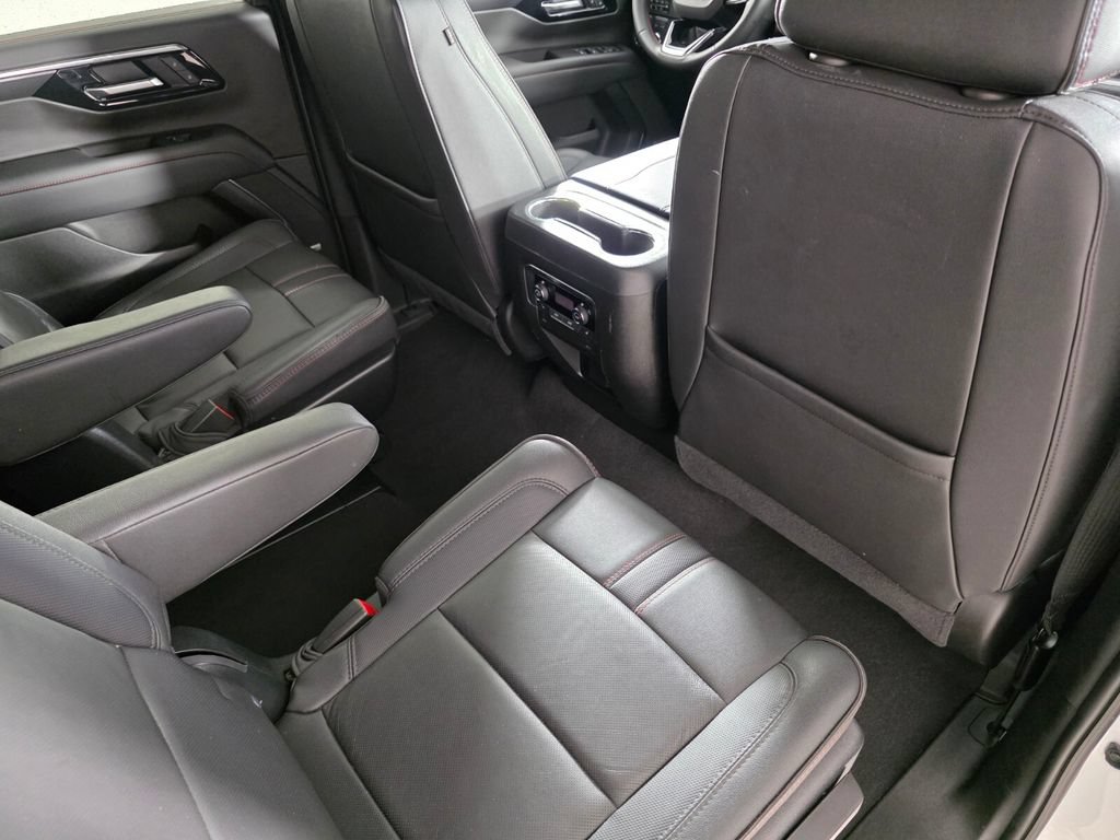 Used 2025 Chevrolet Suburban RST w/ RST Capability Package AWD/4WD image 31