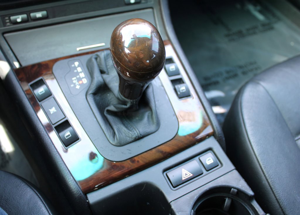 Used 2005 BMW 325i Sedan image 24