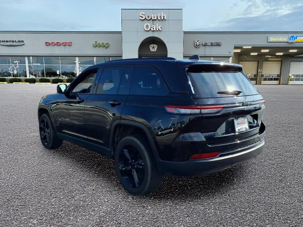 Certified 2024 Jeep Grand Cherokee Altitude AWD/4WD image 4