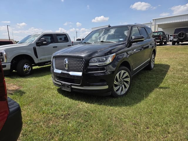 Used 2023 Lincoln Navigator Reserve AWD/4WD image 3