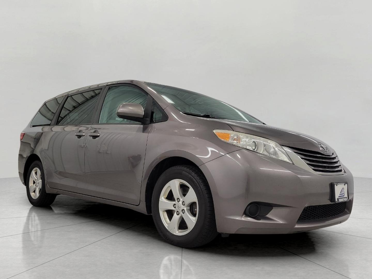 Used 2016 Toyota Sienna LE FWD video 1