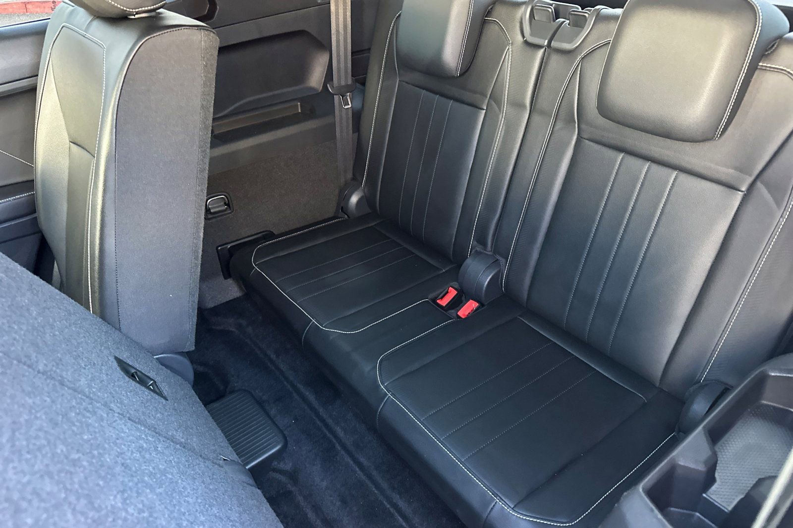 Used 2024 Volkswagen Tiguan SE R-Line FWD image 15