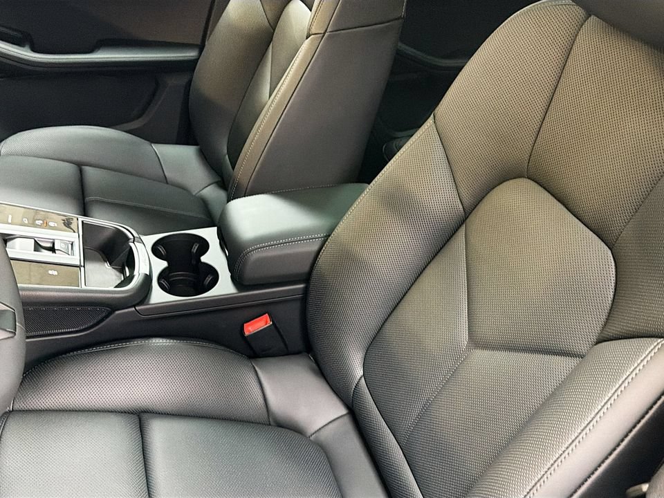 New 2026 Porsche Macan AWD/4WD image 22