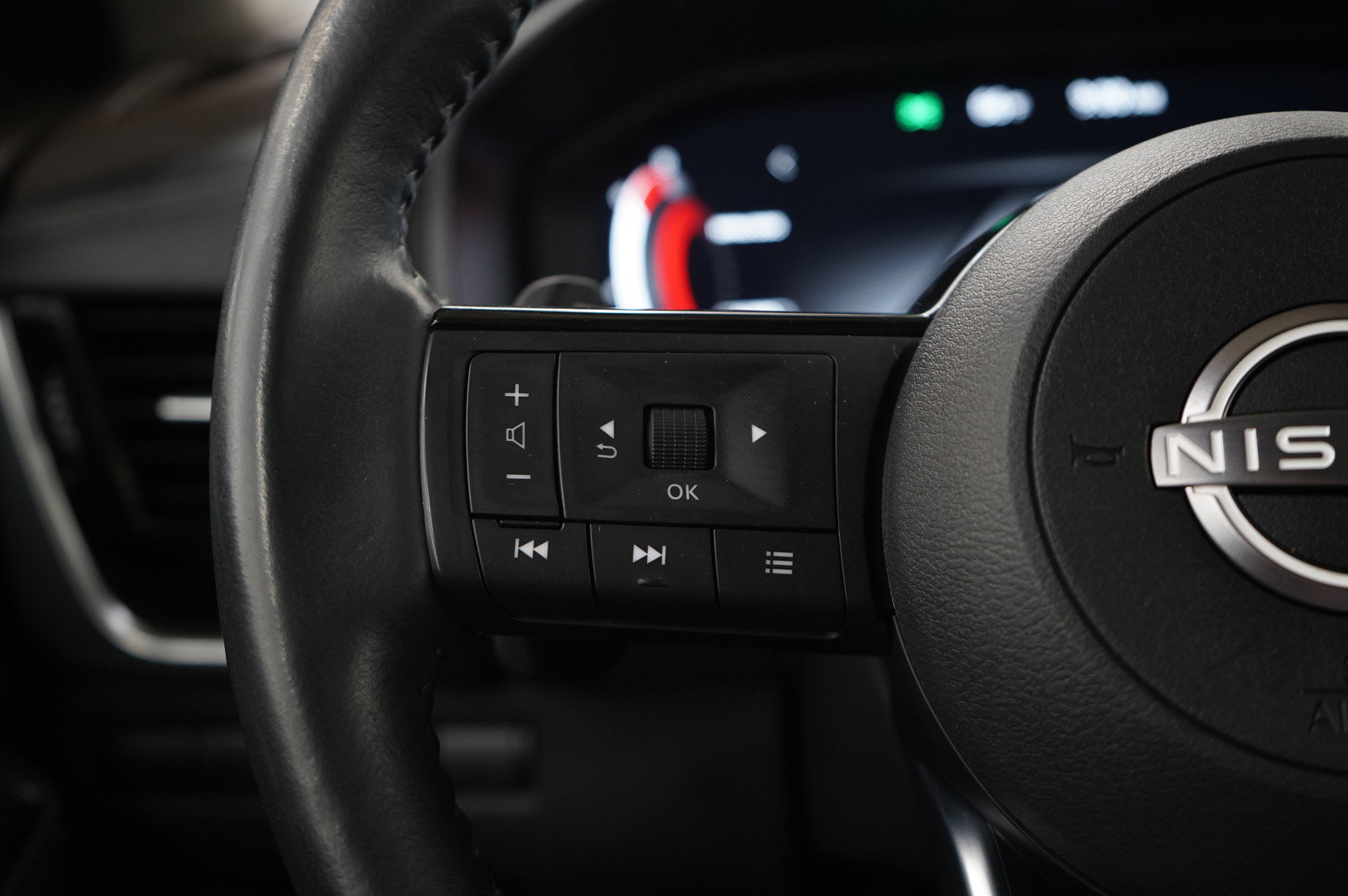 Used 2022 Nissan Rogue Platinum image 27