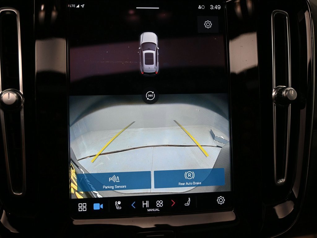 Used 2023 Volvo XC40 Recharge Ultimate w/ Protection Package Premier image 12