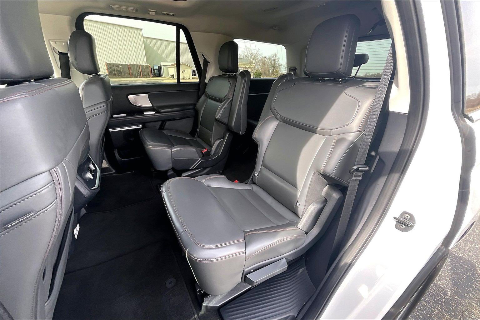 Used 2025 Ford Expedition Active image 18