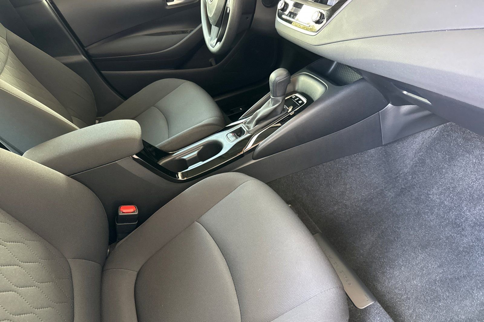 Certified 2021 Toyota Corolla LE FWD image 15