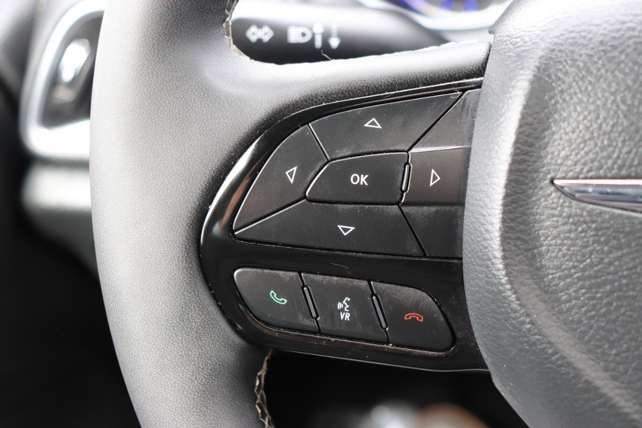 Used 2025 Chrysler Pacifica Limited image 38