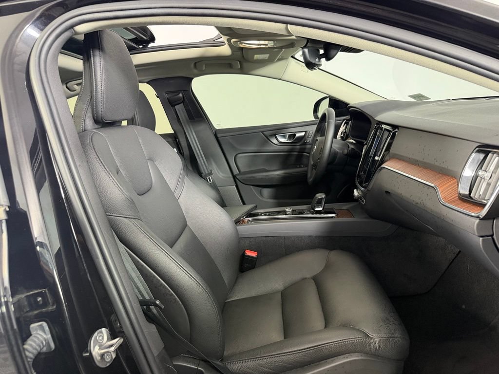 Used 2025 Volvo S60 B5 Plus FWD image 27