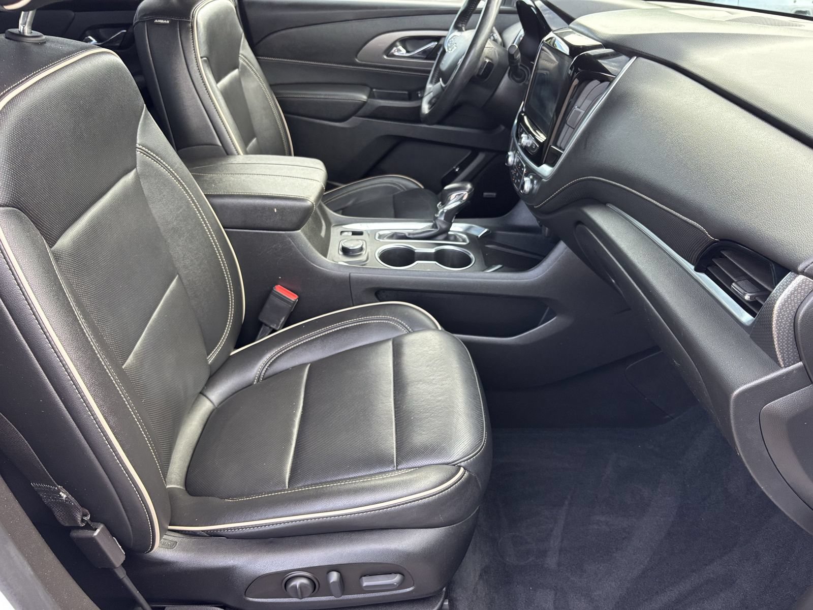 Used 2022 Chevrolet Traverse Premier w/ Redline Edition FWD image 27
