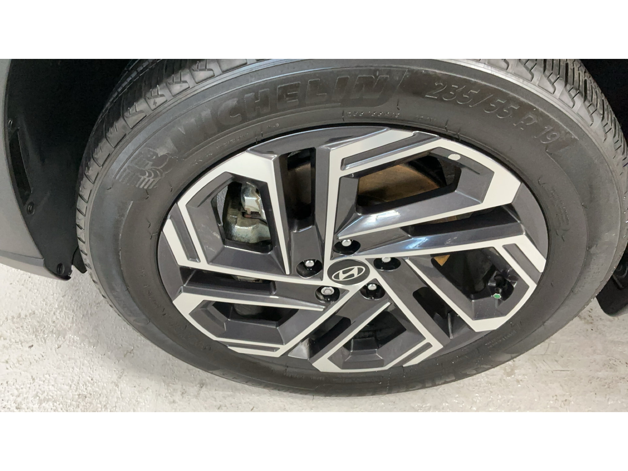 Certified 2025 Hyundai Tucson Limited AWD/4WD image 23