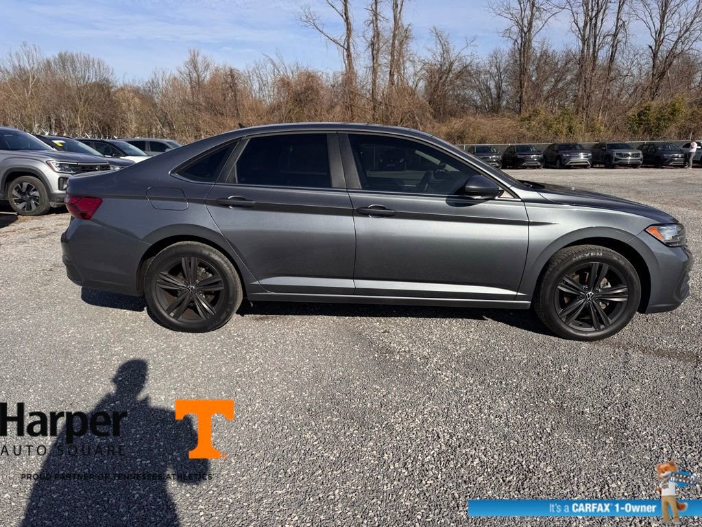 Used 2023 Volkswagen Jetta SE w/ Panoramic Sunroof Package image 6