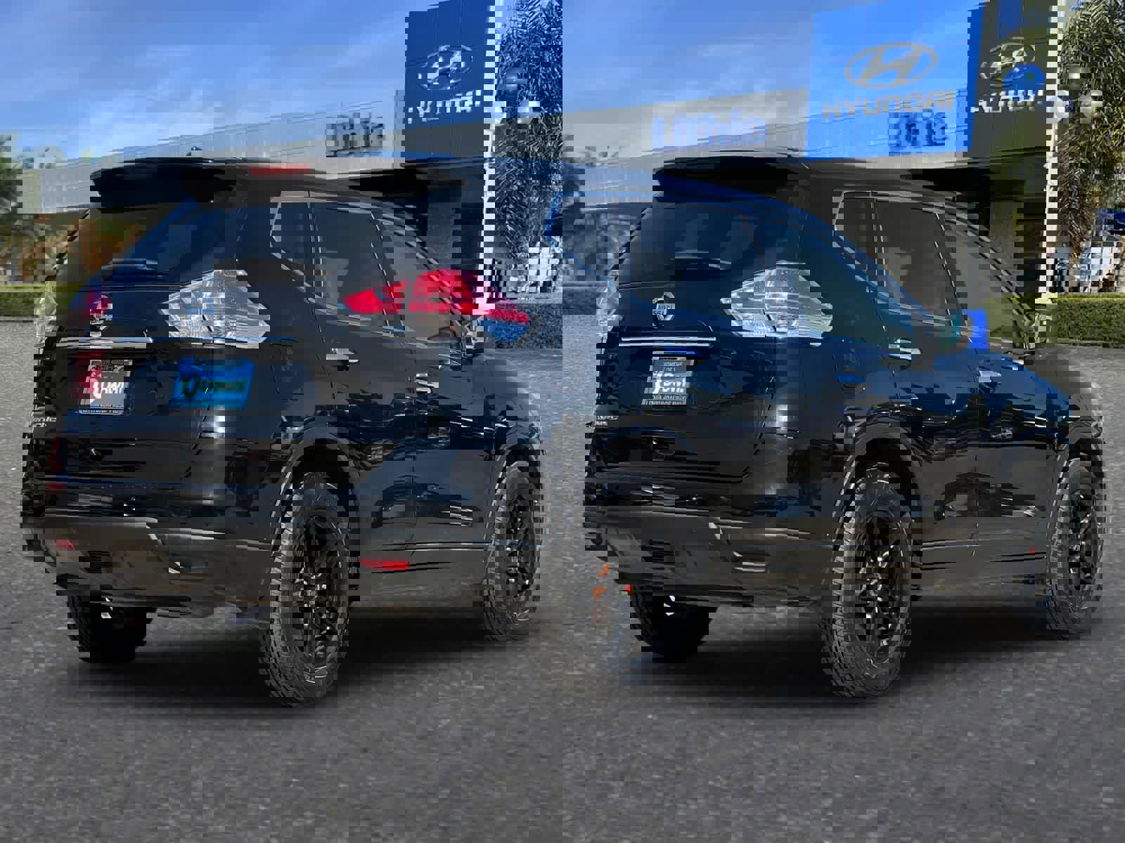 Used 2015 Nissan Rogue S w/ S Family Package image 3