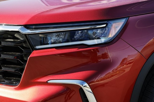 New 2025 Honda Pilot Touring image 3