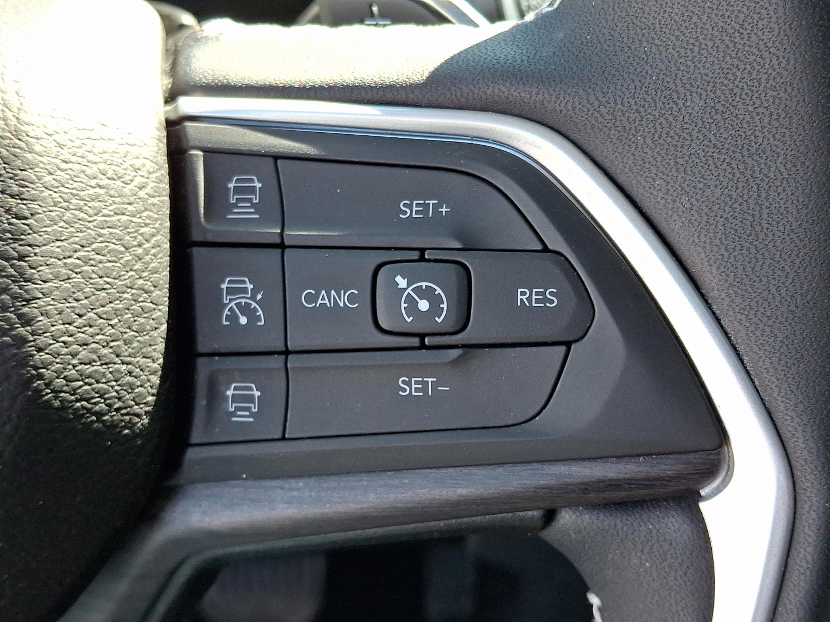 Certified 2023 Jeep Grand Cherokee Limited image 24