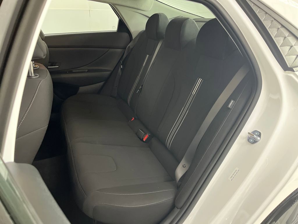 Used 2025 Hyundai Elantra Blue FWD image 19