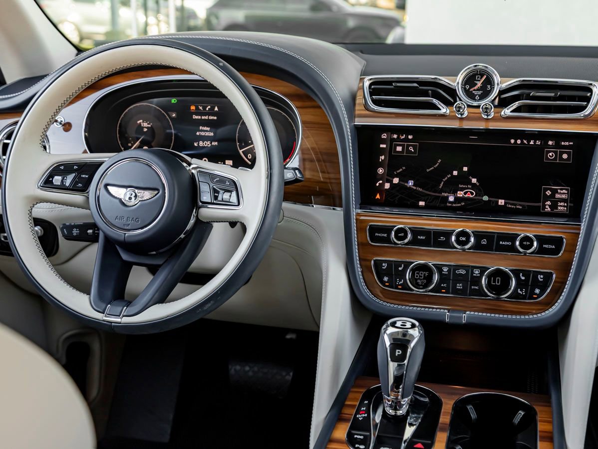 Used 2023 Bentley Bentayga AWD/4WD image 19