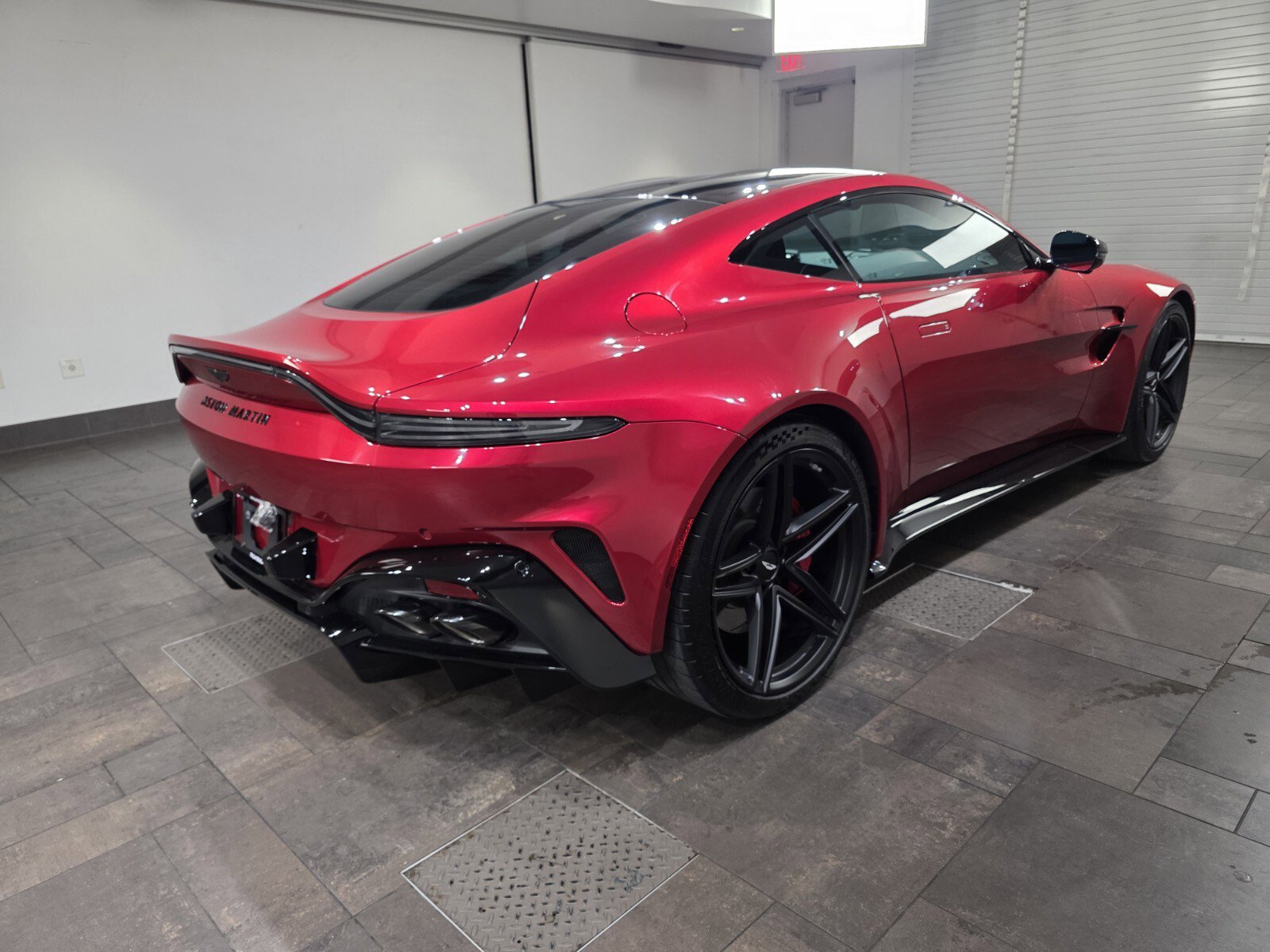 Used 2025 Aston Martin V8 Vantage Coupe image 23