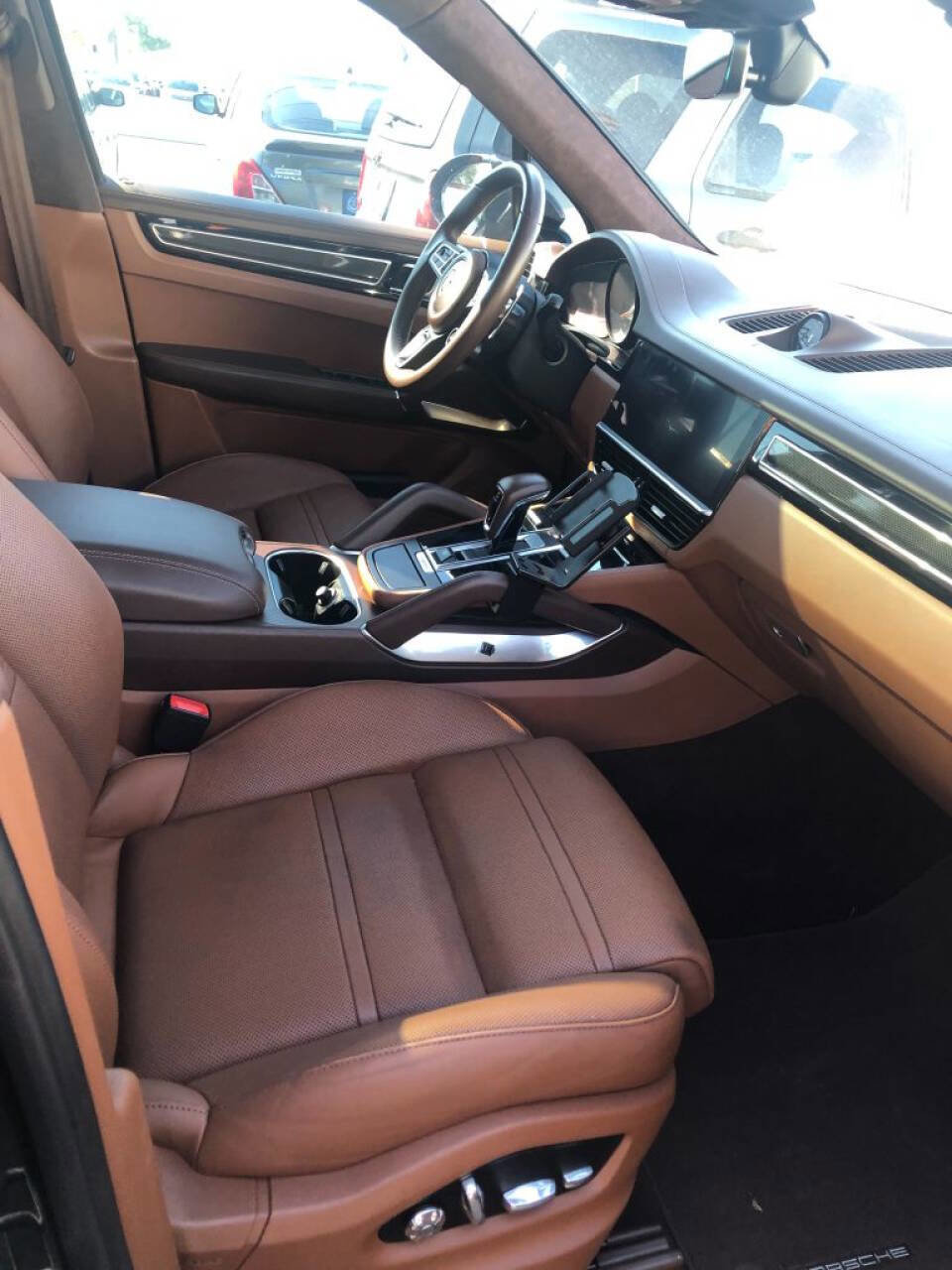 Used 2019 Porsche Cayenne Turbo w/ Sportdesign Package image 11