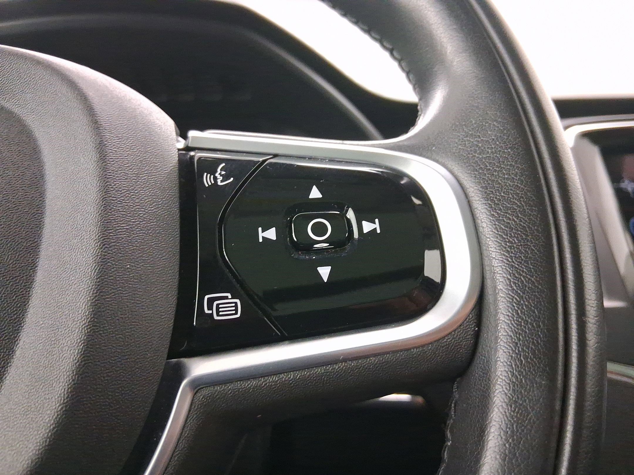 Used 2020 Volvo XC90 T6 Momentum w/ Protection Package image 16