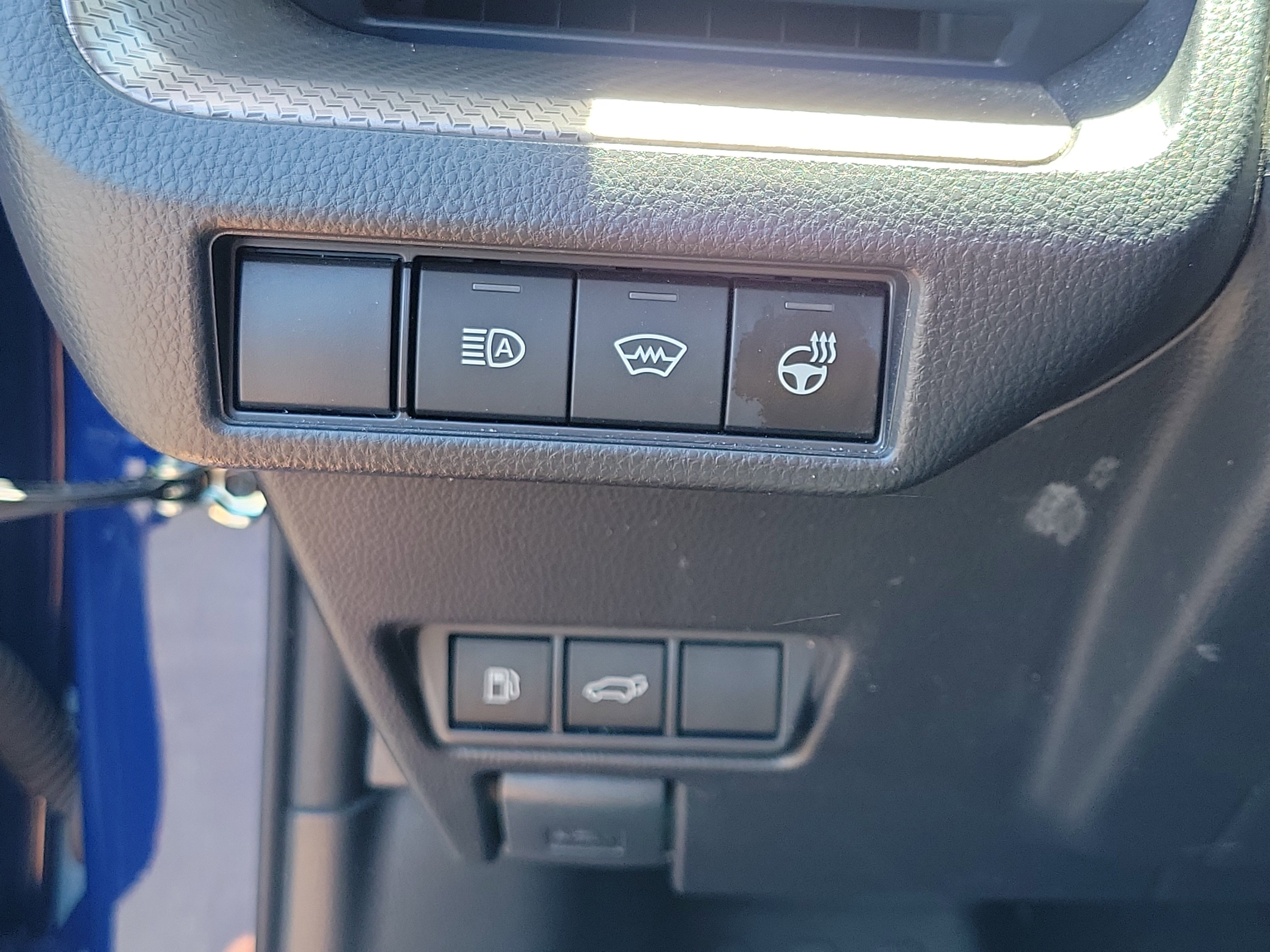 Used 2024 Toyota Prius Limited w/ Limited Premium Package FWD image 27