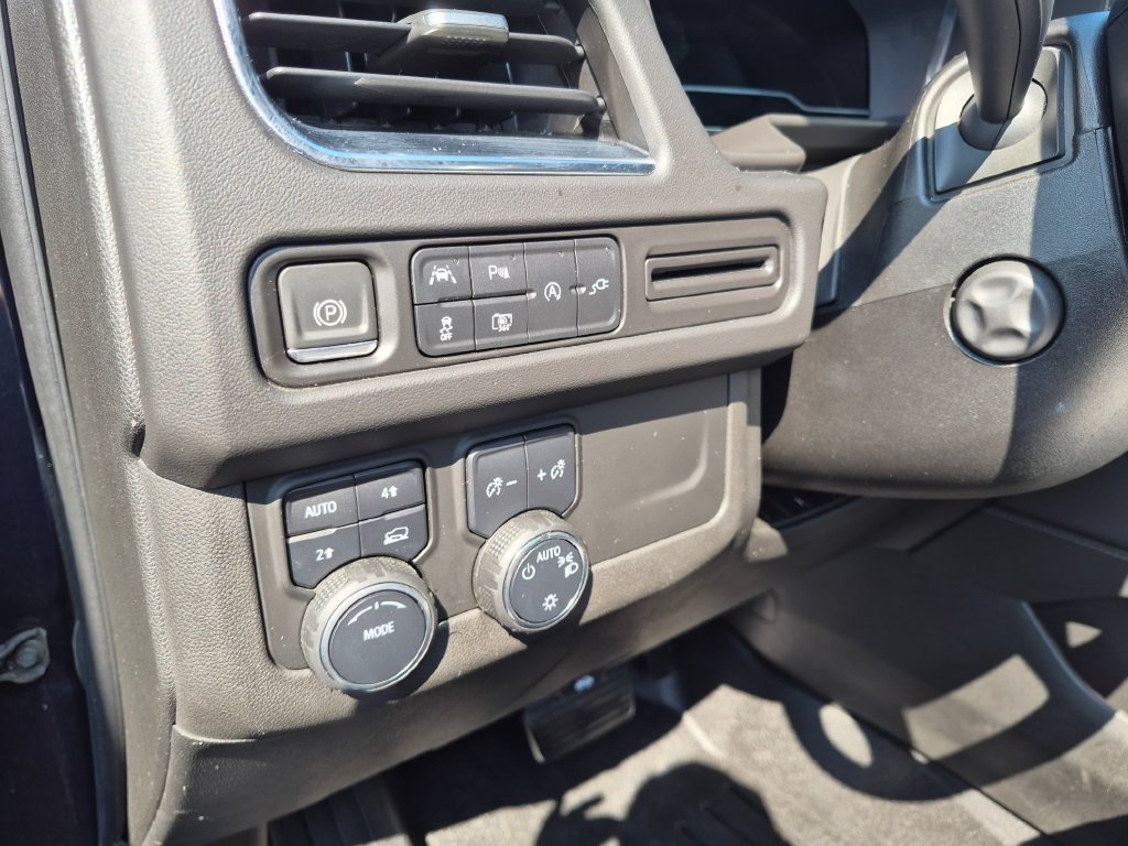 Used 2022 Chevrolet Suburban LT w/ Luxury Package AWD/4WD image 13