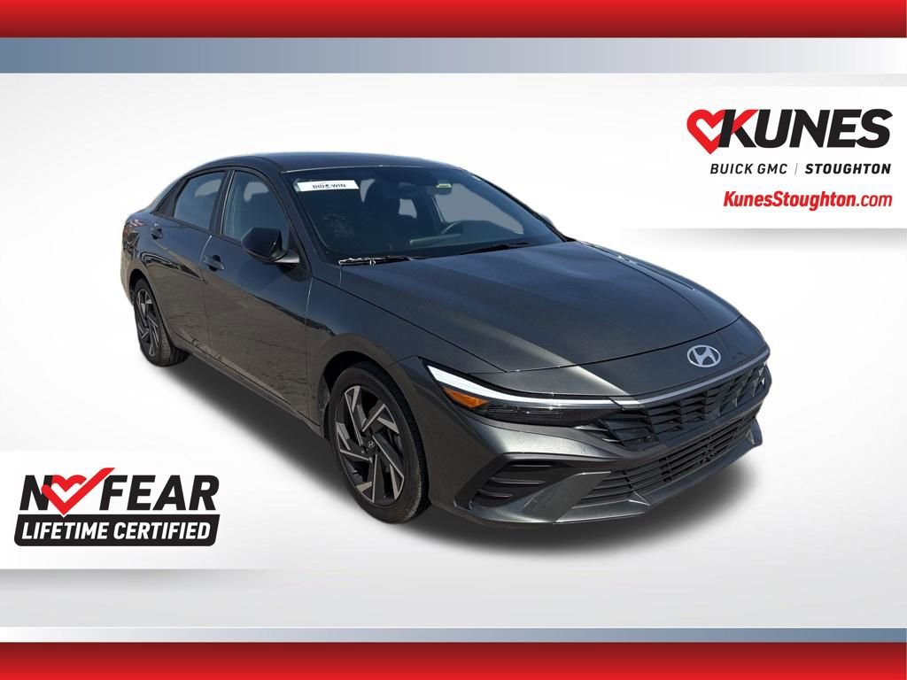 Used 2025 Hyundai Elantra Sport image 4