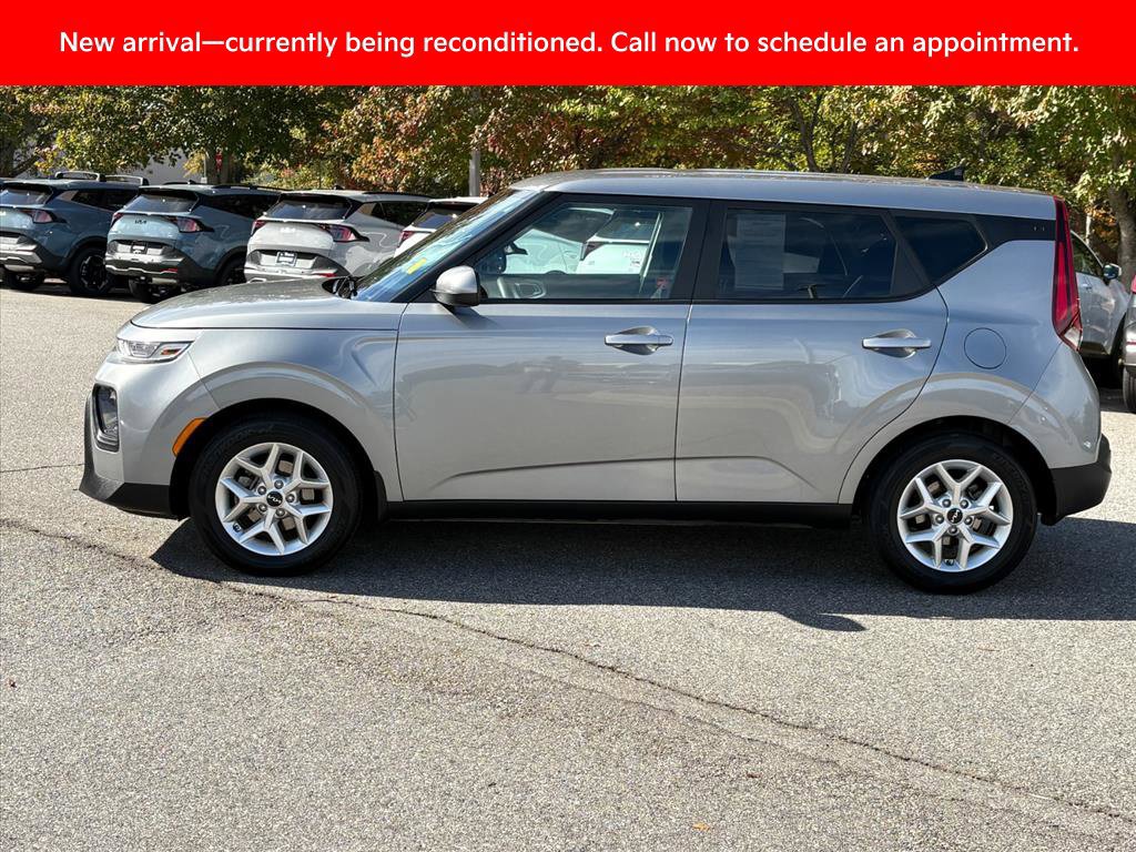 Certified 2022 Kia Soul LX w/ Technology Package FWD image 3