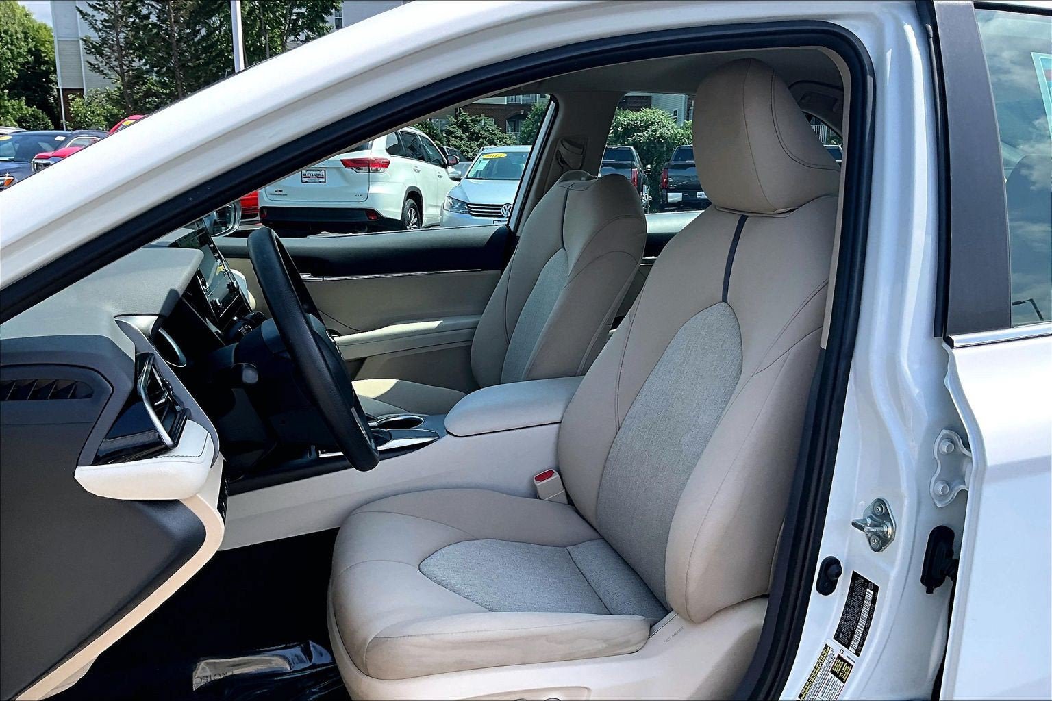 Used 2021 Toyota Camry LE w/ Convenience Package FWD image 23