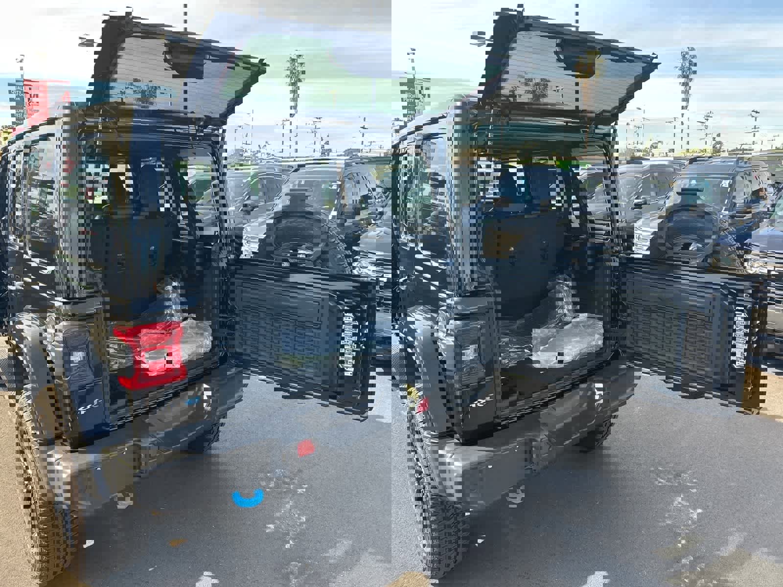 Used 2022 Jeep Wrangler Unlimited Sahara w/ Cold Weather Group image 30