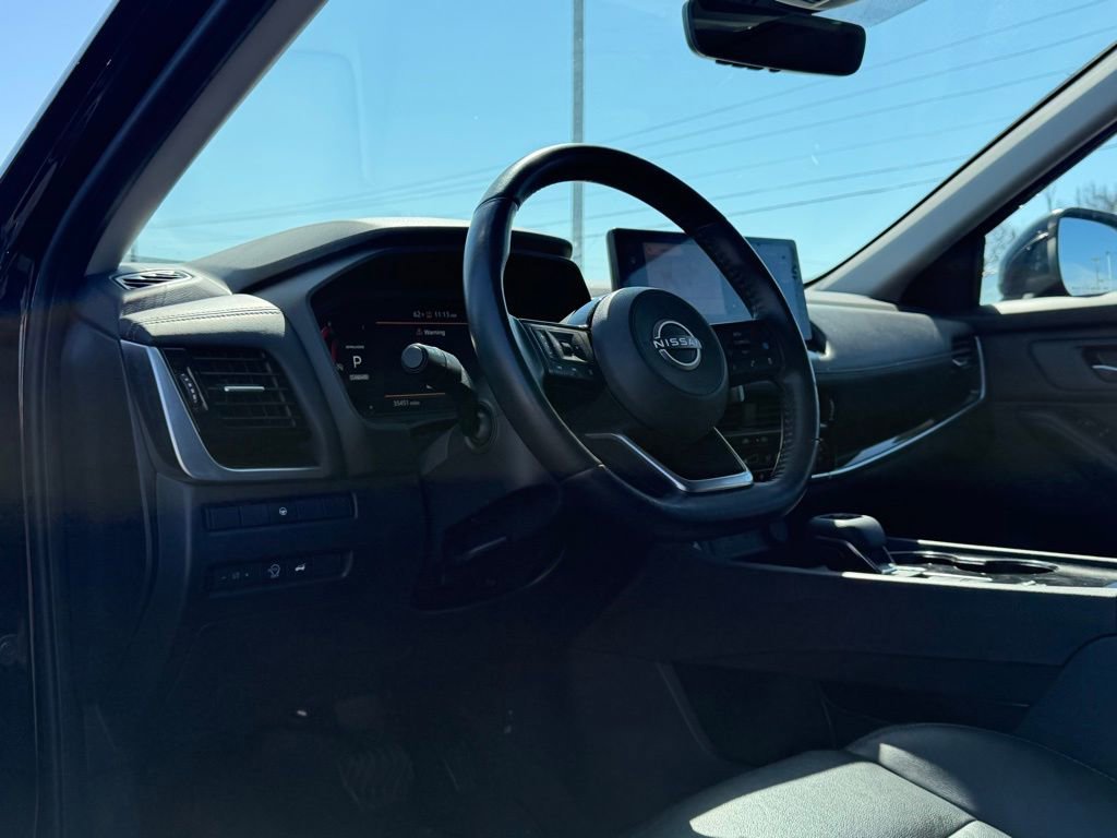 Used 2024 Nissan Rogue SL w/ SL Premium Package image 11