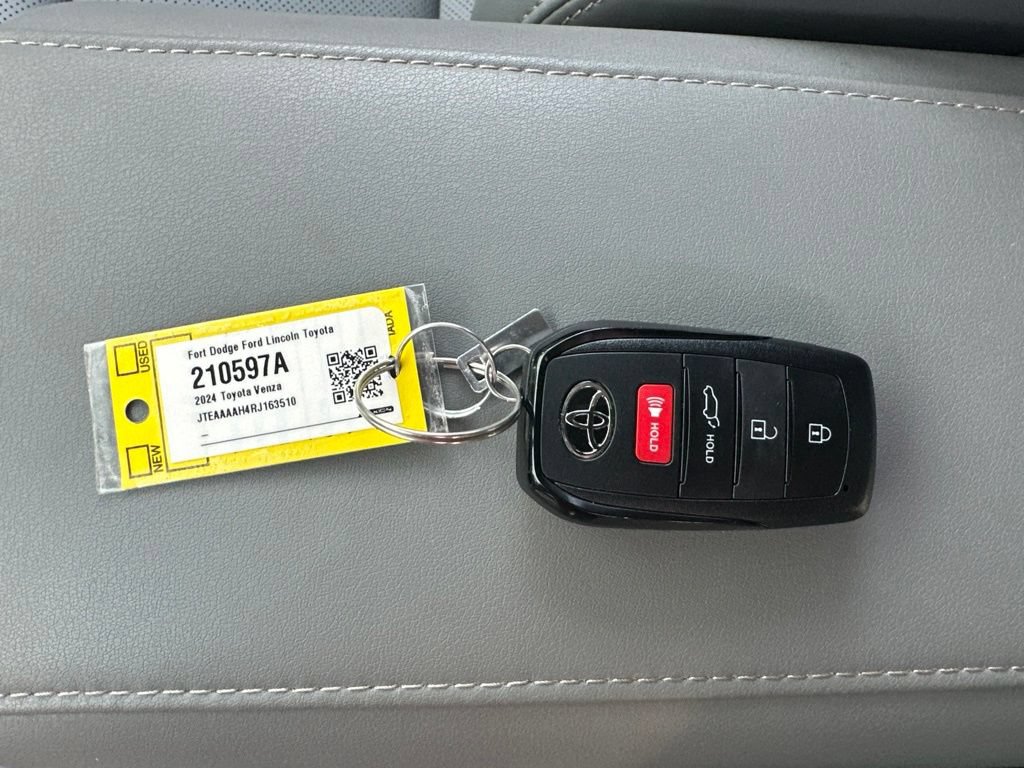Used 2024 Toyota Venza Limited AWD/4WD image 57