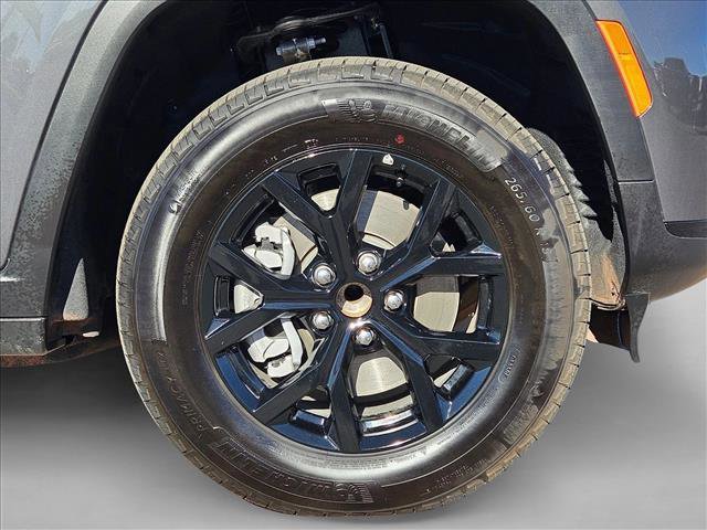 New 2025 Jeep Grand Cherokee L Altitude image 10