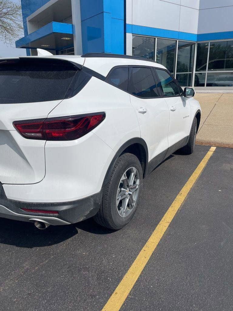 Used 2023 Chevrolet Blazer LT w/ Convenience Package AWD/4WD image 3